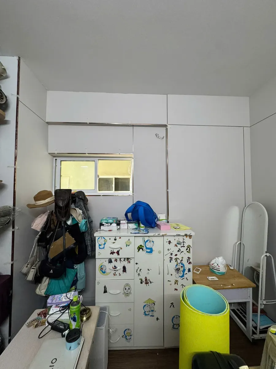 Tường ẩm mốc: cần xử lý gì trước khi ốp tấm than tre?